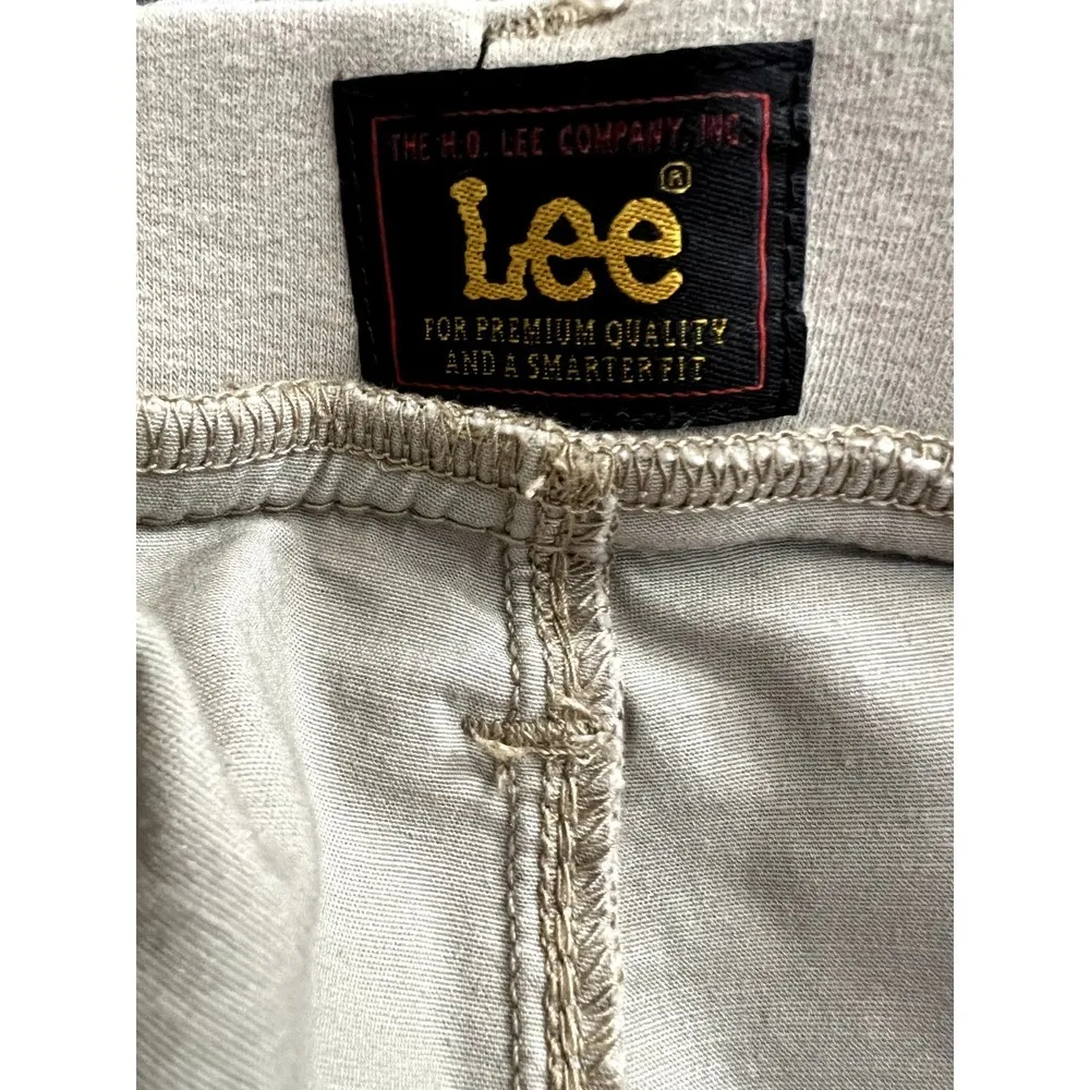 Lee women's size 22 cargo shorts mid-rise 5" mushroom color ultra soft waistband - Image 5
