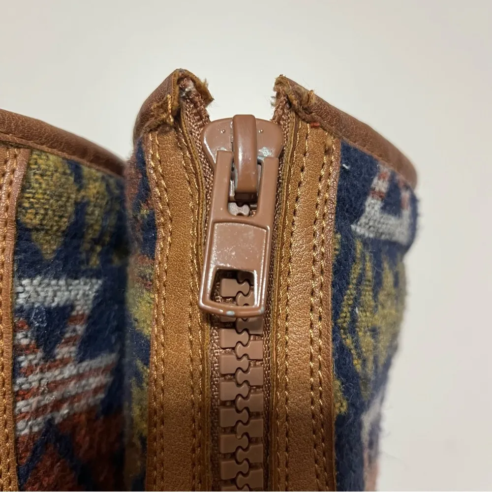 Women's Madden‎ Girl Rubber Duck Boots Southwestern Aztec Pattern Size 9 Navy - Image 5