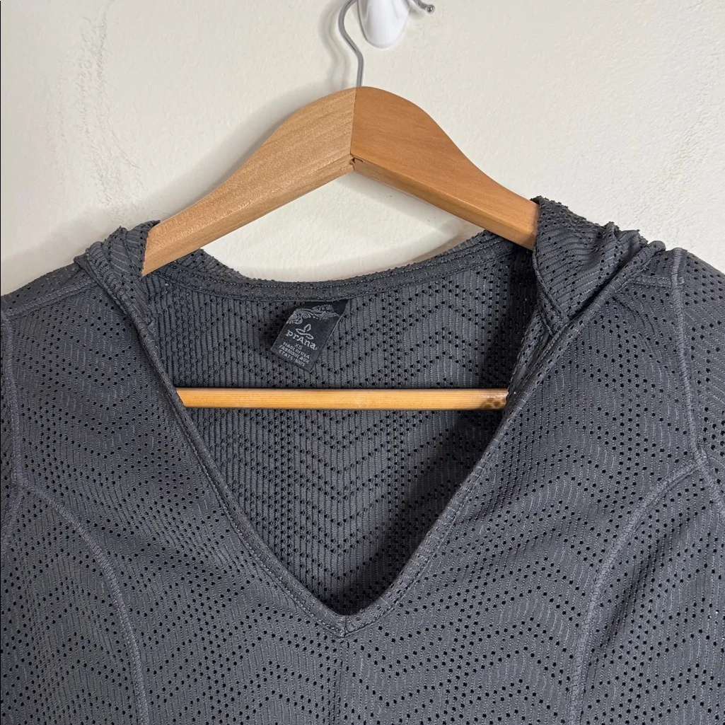 PrAna Breathable Angie Pullover Fitted Gray Mesh V-neck Hooded Long Sleeve sz XS - Image 3