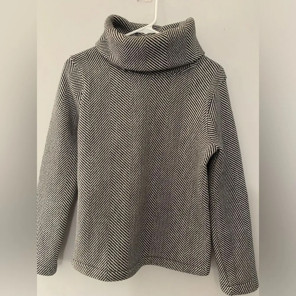J. Crew Turtleneck Sweatshirt Sweater Zig Zag Pattern White Black Size S - Image 4
