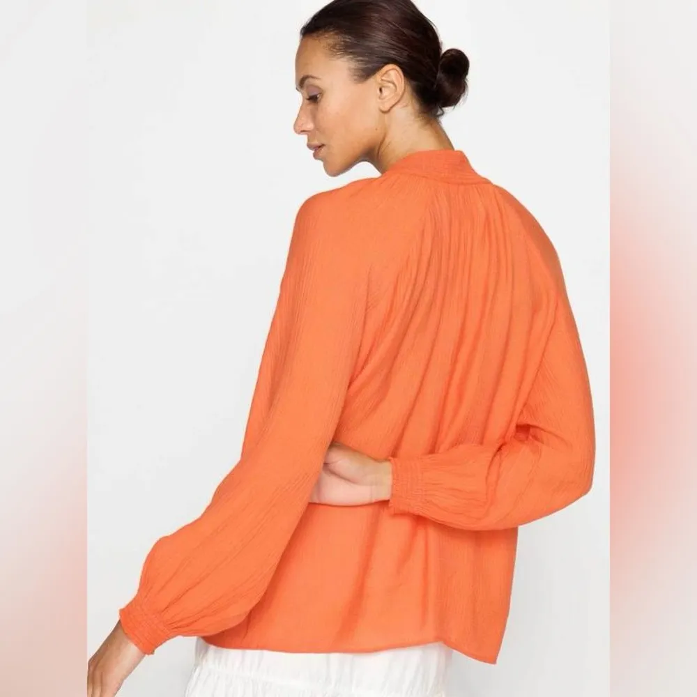 BROCHU WALKER Amaia Tie-Neck Crinkle Blouse in Papaya Orange Sz Medium - Image 2
