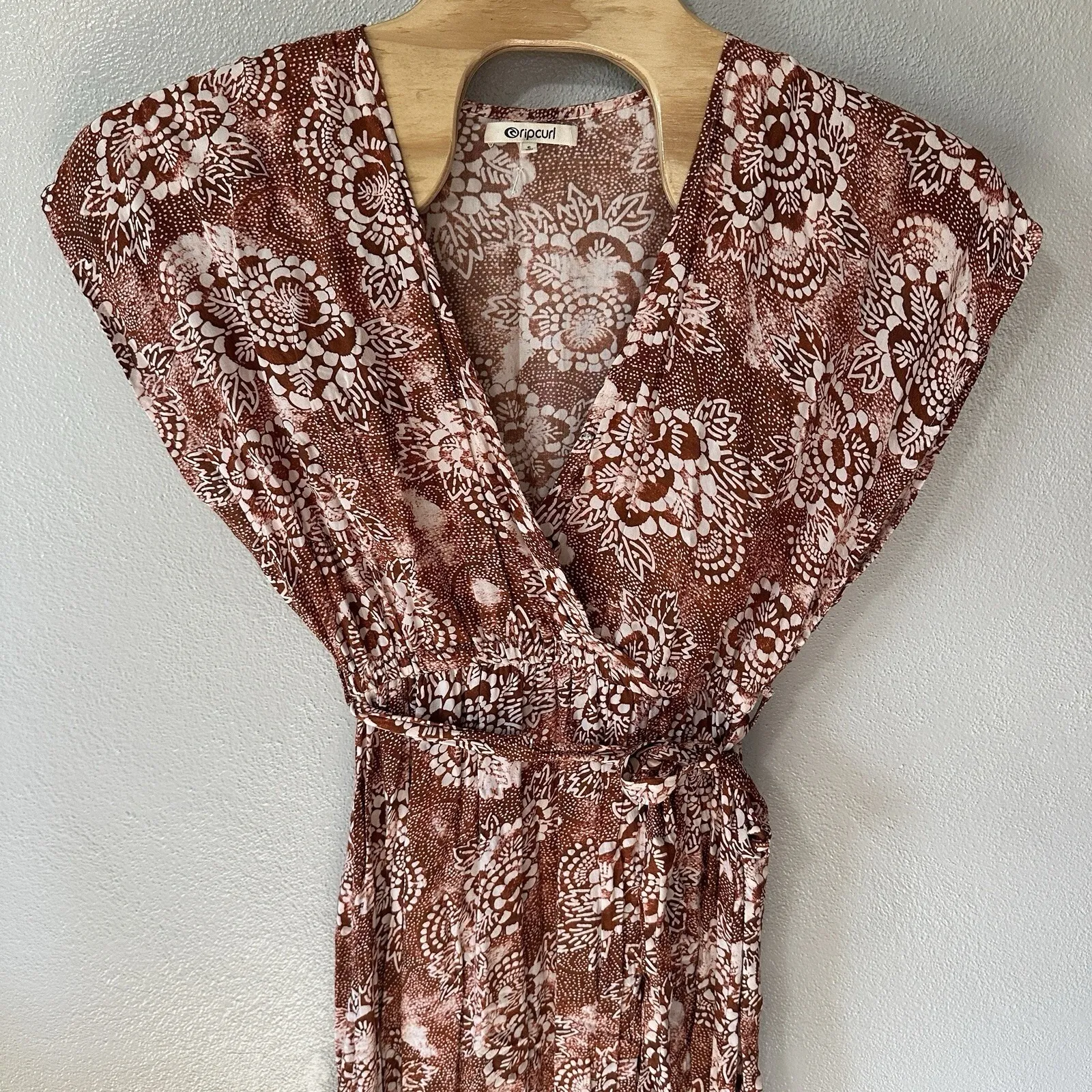 Rip Curl‎ Dress Size Small Brown Ivory Floral Short Sleeve Wrap V-Neck Maxi Boho - Image 2