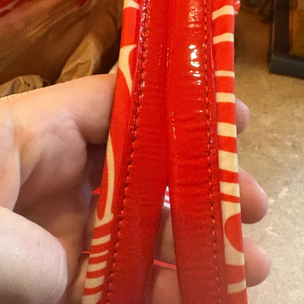 Kate Spade Tote with a coral Bold Pattern. - Image 6