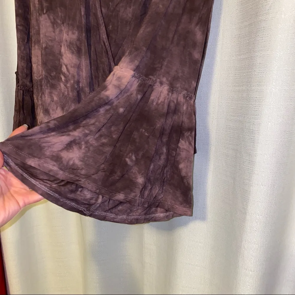 American eagle outfitters Burgundy tie-dye bell sleeve  top size Large - Image 3