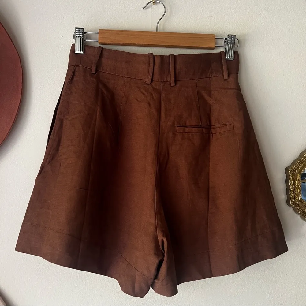 VICI pleated front high waisted shorts brown Women’s SIZE SMALL linen blend chic - Image 3