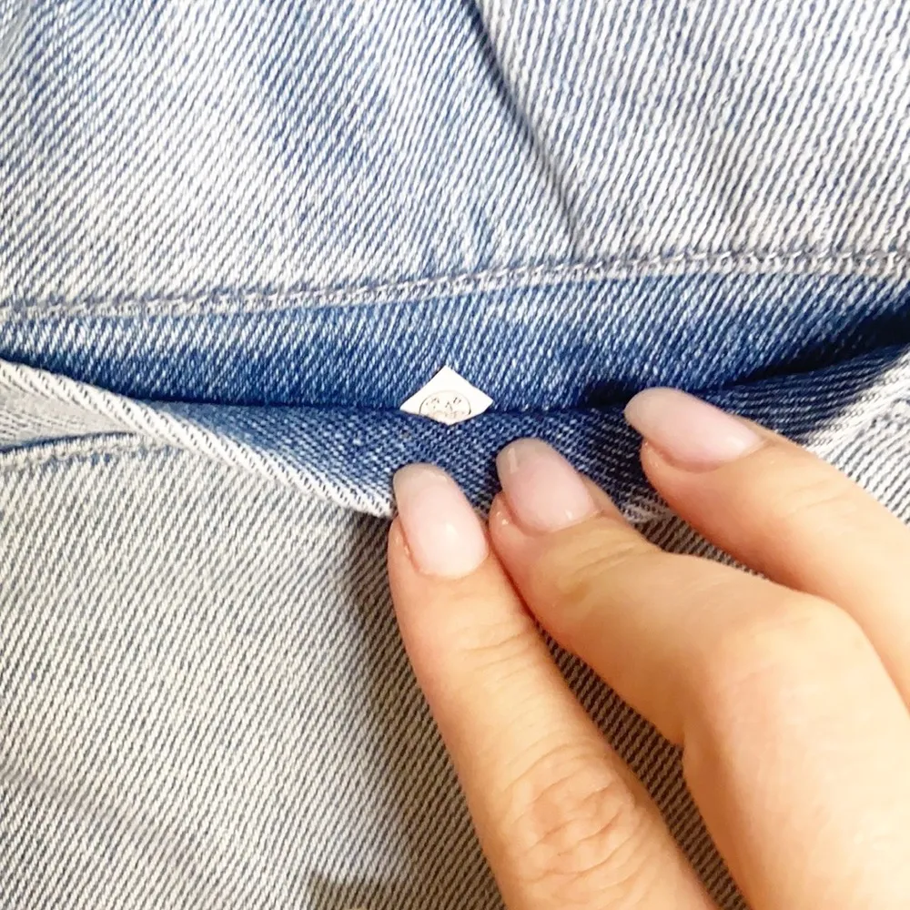 SO High Rise Vintage Stretch Light Wash Paperbag Mom Shorts - Image 7