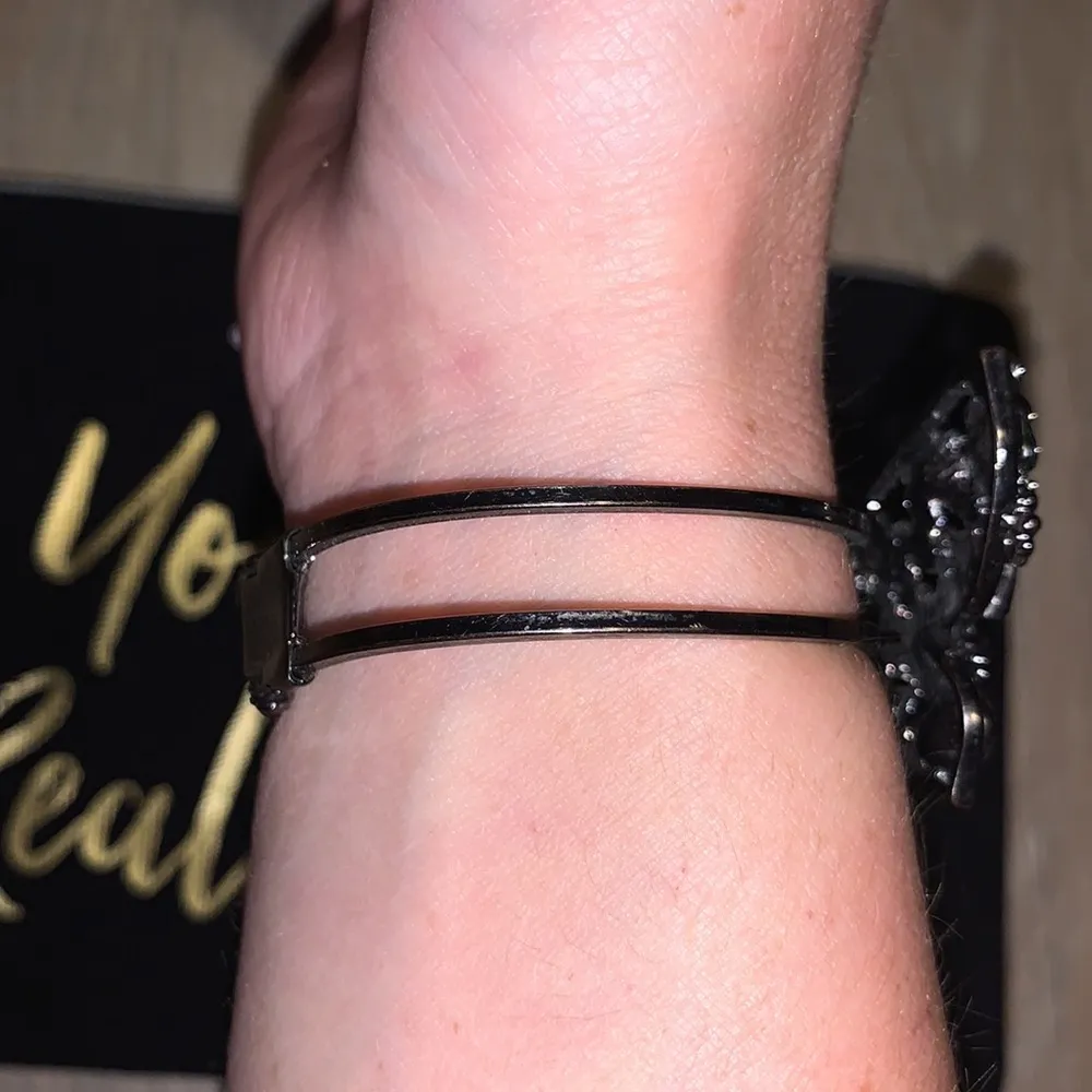 Black gem butterfly bracelet and black stone ring - Image 3