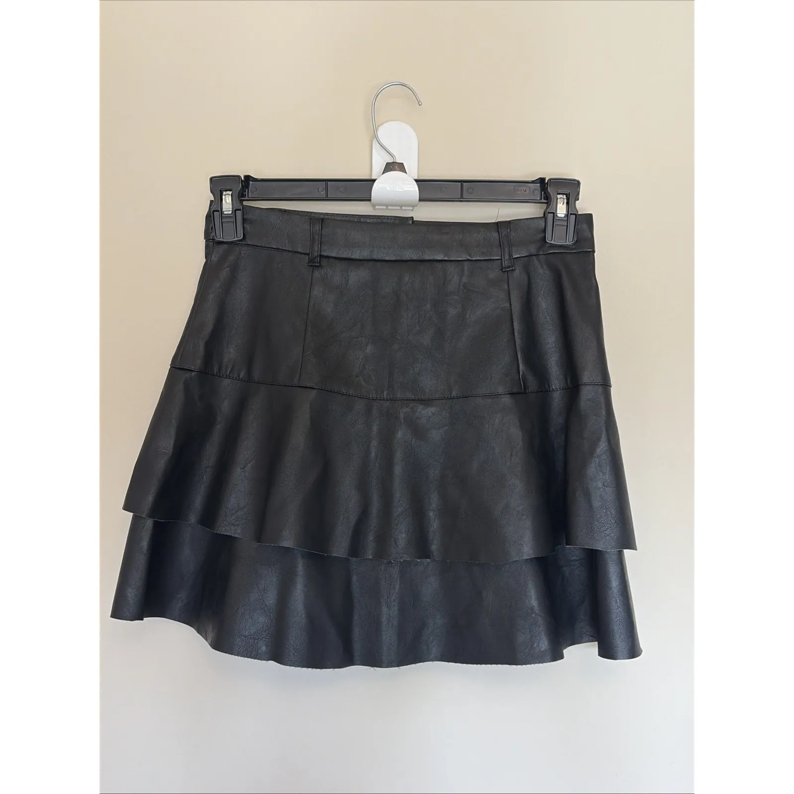 Haute Monde Classic Black Snap Front Tiered Faux Leather Mini Skirt Small NEW - Image 2
