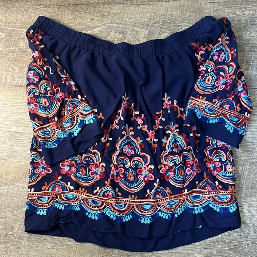 Karen by Karen Kane Embroidered Off The Shoulder Top Size Medium - Image 5