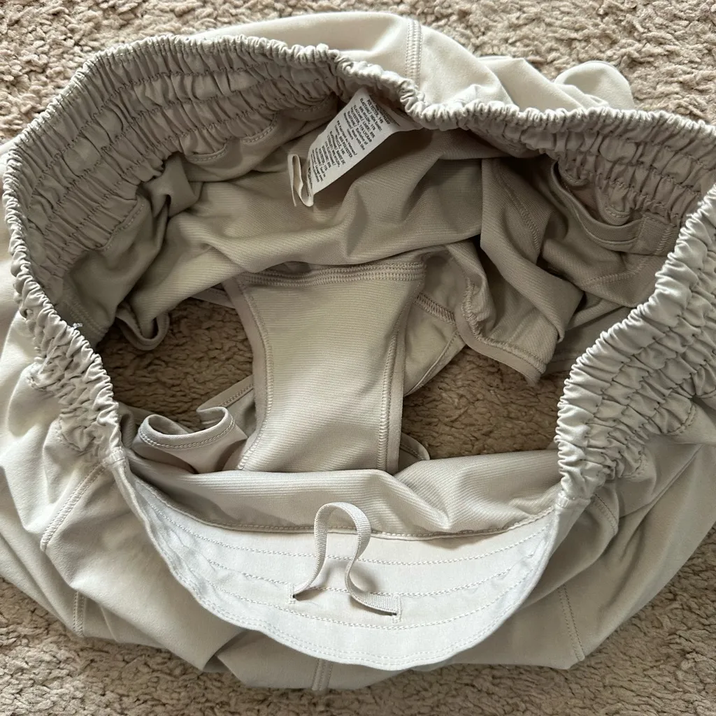 Lululemon Hotty Hot High-Rise Lined Short Size 8 - Image 7