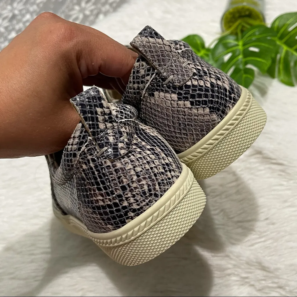 New Earth Snake Embossed Zen Groove Slip‎ On Shoes Gray Size 7.5 - Image 5