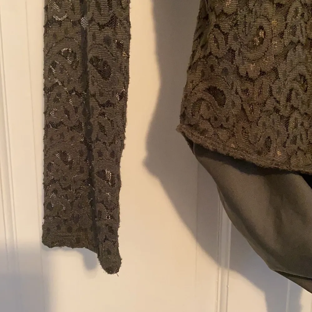 Charlotte Russe lace fitted bodysuit, L - Image 3