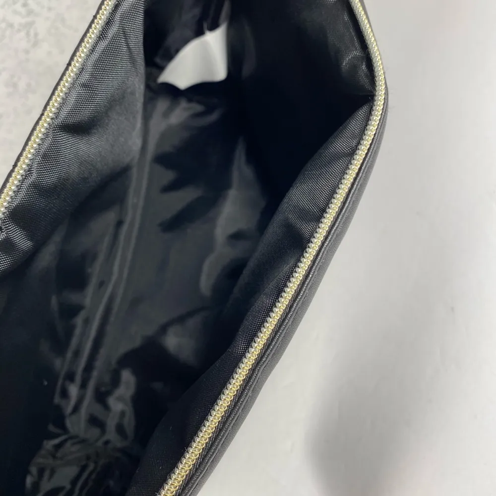 🆕  Juicy Couture Black Makeup/Travel Bag - Image 8