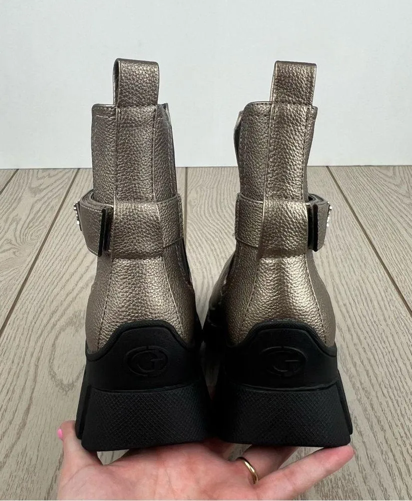 GUESS Women's Hensly Lug Sole Side Gore Chelsea Booties 7M Pewter $99 - Image 5