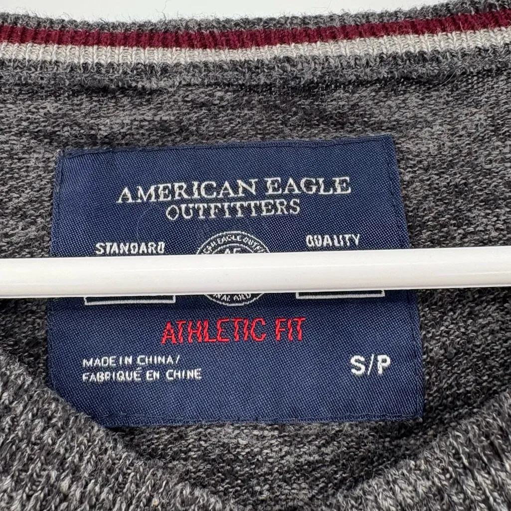 American eagle dark gray athletic fit v neck sweater‎ small - Image 3