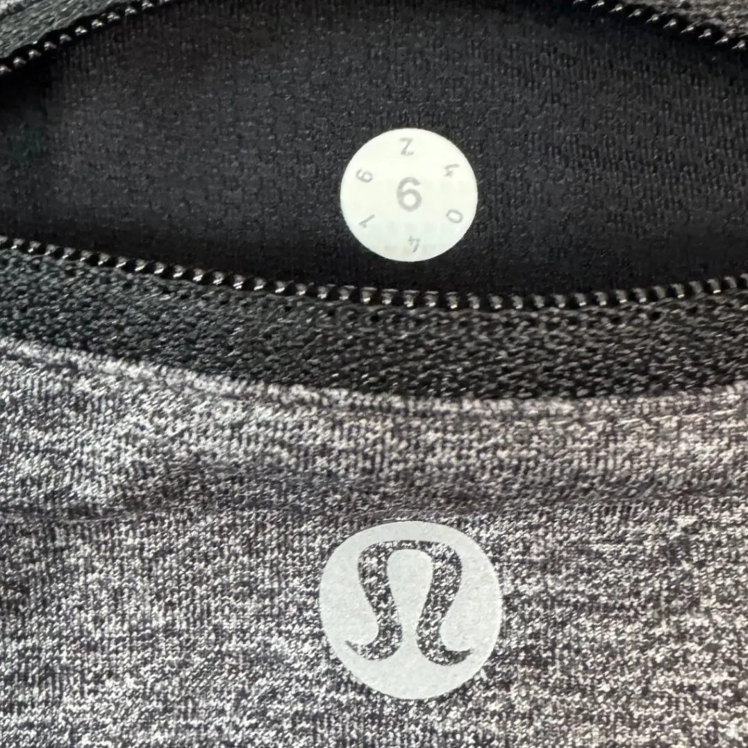 Lululemon Run Performance Tight with Back Zip Pocket Size 6 - Image 3