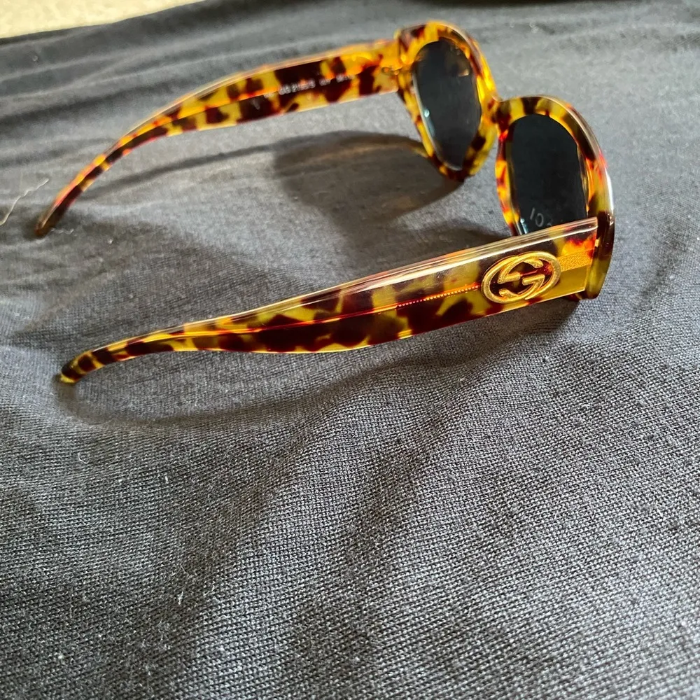 NWOT Authentic Gucci tortoiseshell cat eye oval GG gold logo sunglasses y2k - Image 2