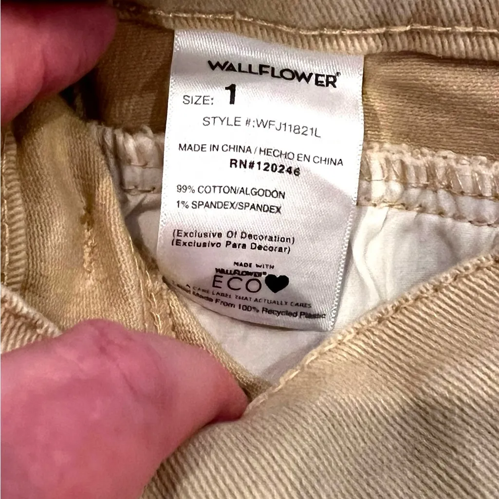 Junior's Wallflower Sassy High Rise Cuffed Hems Pockets Shorts Size 1 Beige - Image 4