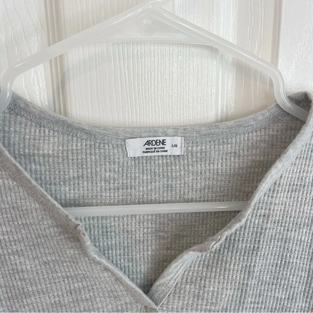 Ardene Waffle Knit Notch Neck Tee Short Sleeve Size L - Image 2