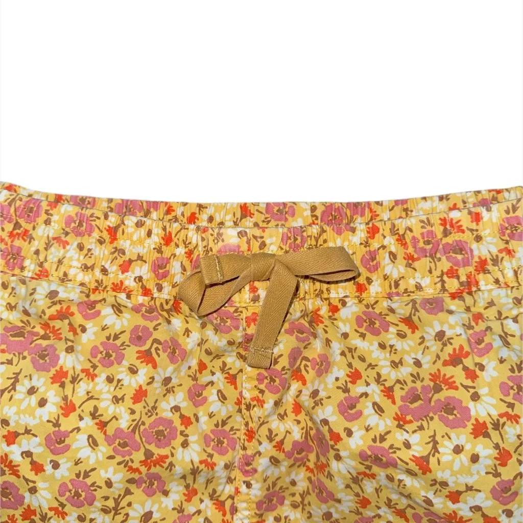 L.L. Bean Favorite Fit Yellow Floral Pull - Image 5