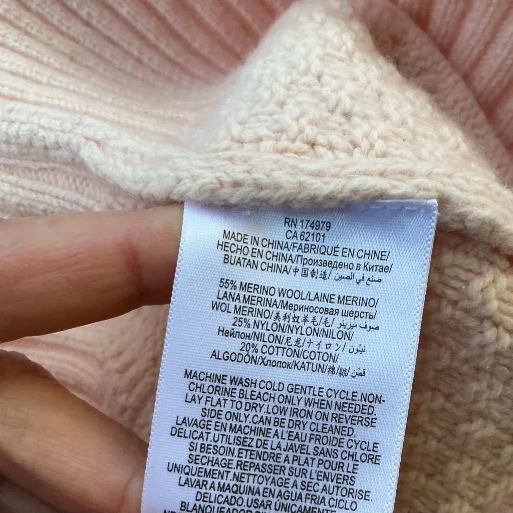 Nice  BCBG MAXAZRIA sweater 🍑🍑 - Image 9