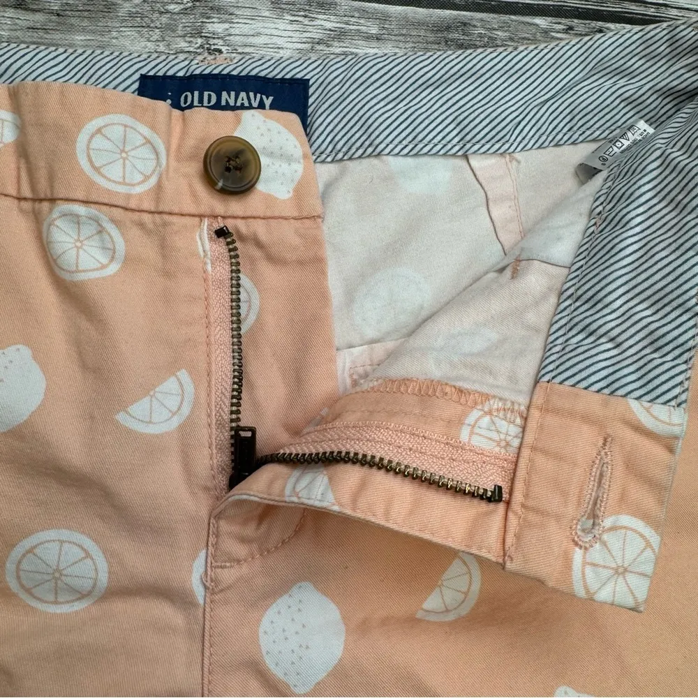 Old Navy Women's Citrus Lemon Print Everyday Shorts 4 Peach Salmon Pink White - Image 4