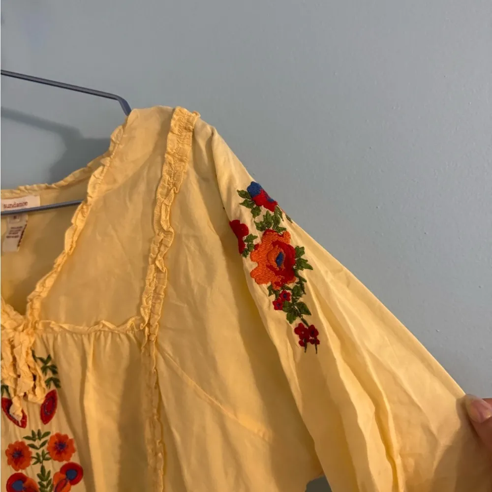 Sundance yellow short sleeve blouse with floral embroidered detail size M Size M - Image 3