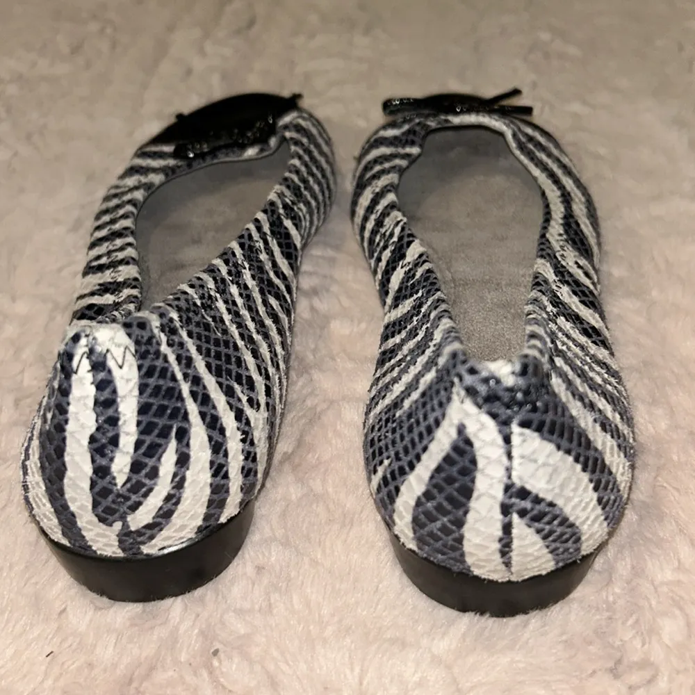 Size 6.5 shoes • - Image 11