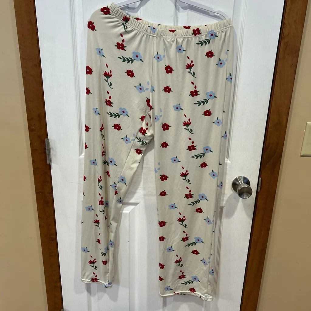 Essentials Red and Blue Floral Loungewear Size L - Image 4