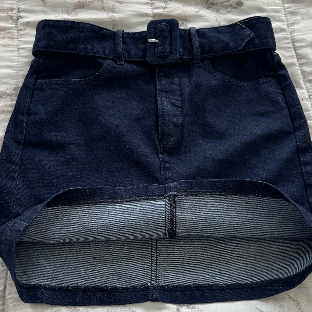 Good American 70’s Icon dark wash Denim Belted Mini Skirt, size 6/28 biker - Image 13