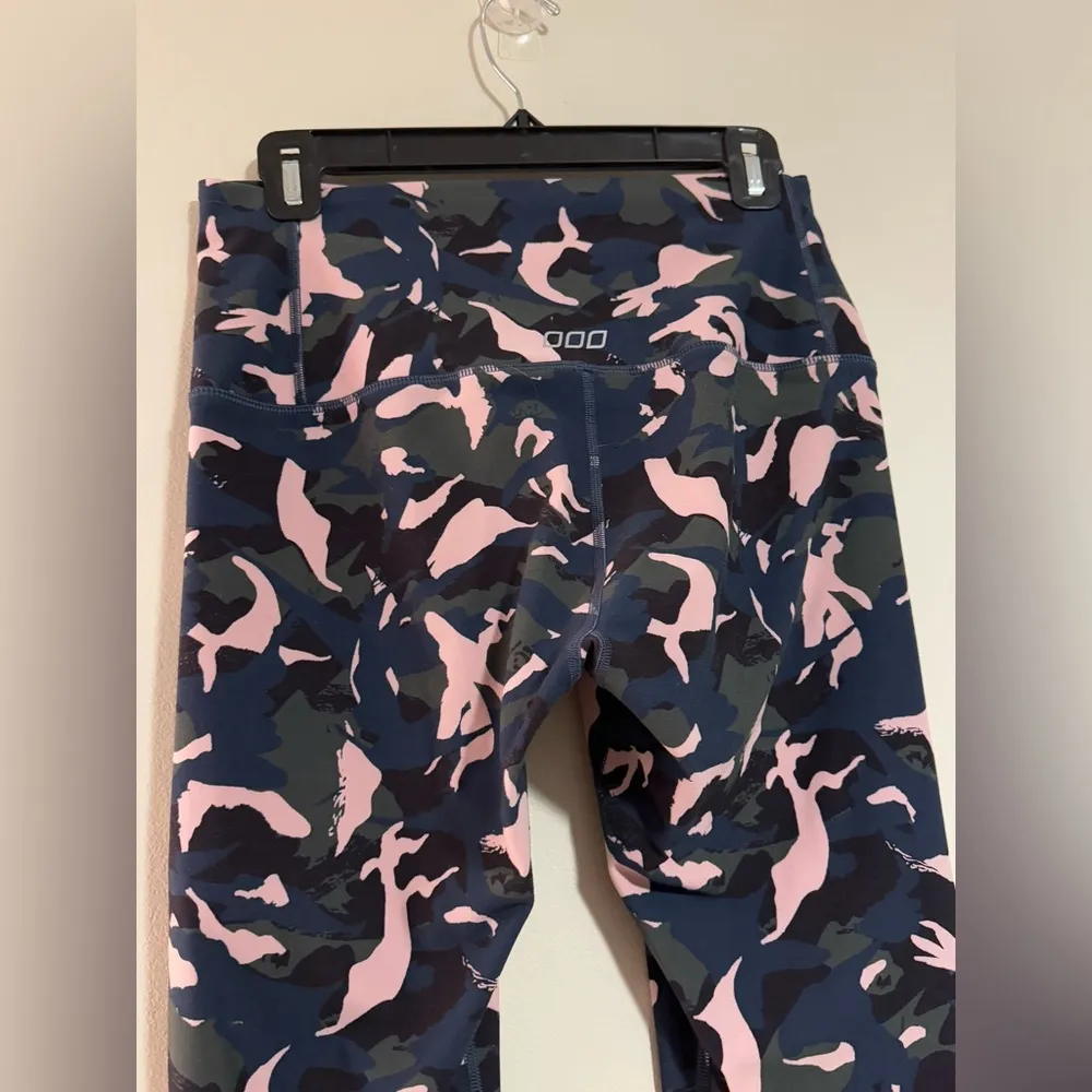 EUC Lorna Jane Multicolor Off Duty Camo Leggings size large - Image 6