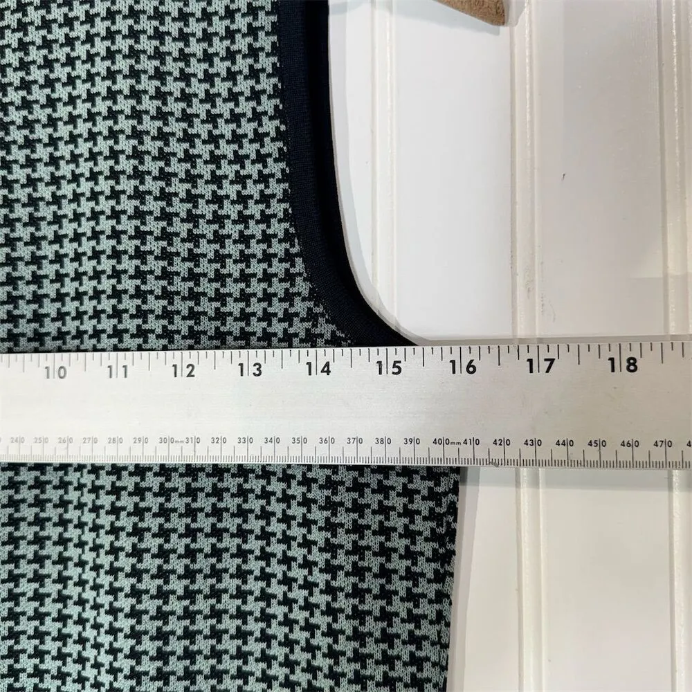 Vintage Exclusively Misook Petite S Houndstooth Sleeveless Knit Top Quiet Luxury - Image 3