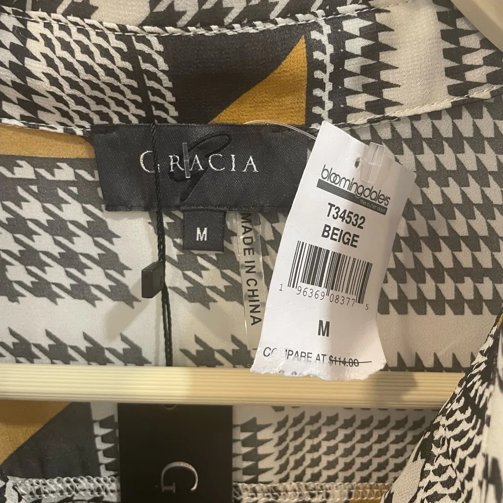 NWT Gracia Geometric Black, White, and Gold Blouse sz Medium - Image 2