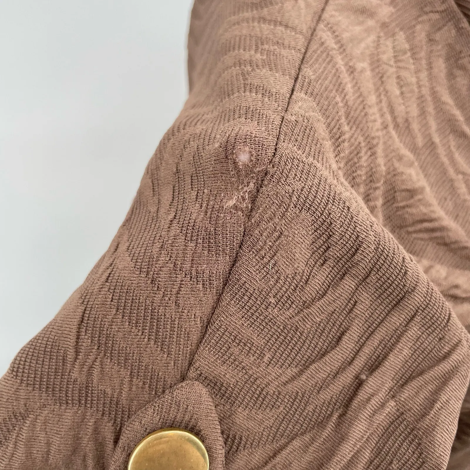 Brown Rose Floral Textured Top Short Sleeve Blouse Stretchy Officewear Size M Size M - Image 5