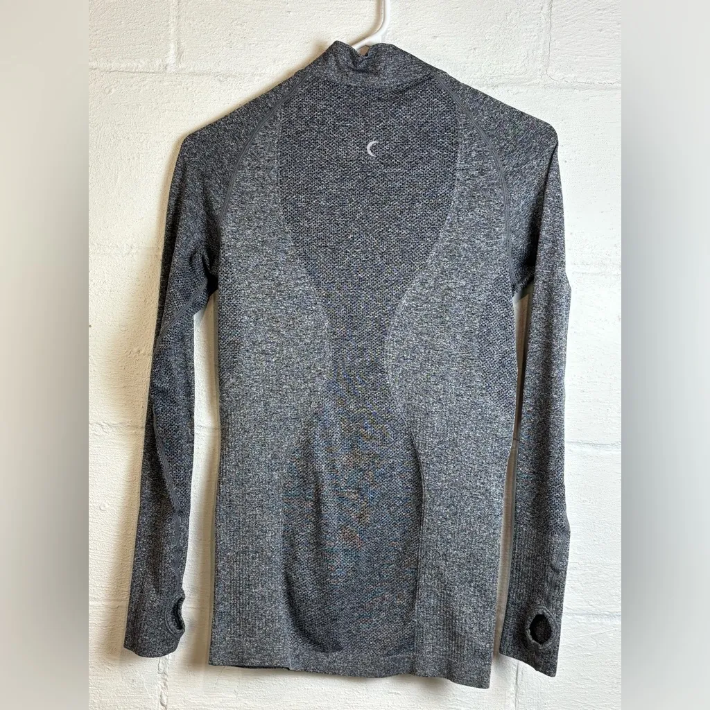 Zyia Active Woman’s Grey Long Sleeve Form Fitting Athletic Running Shirt Small - Image 6