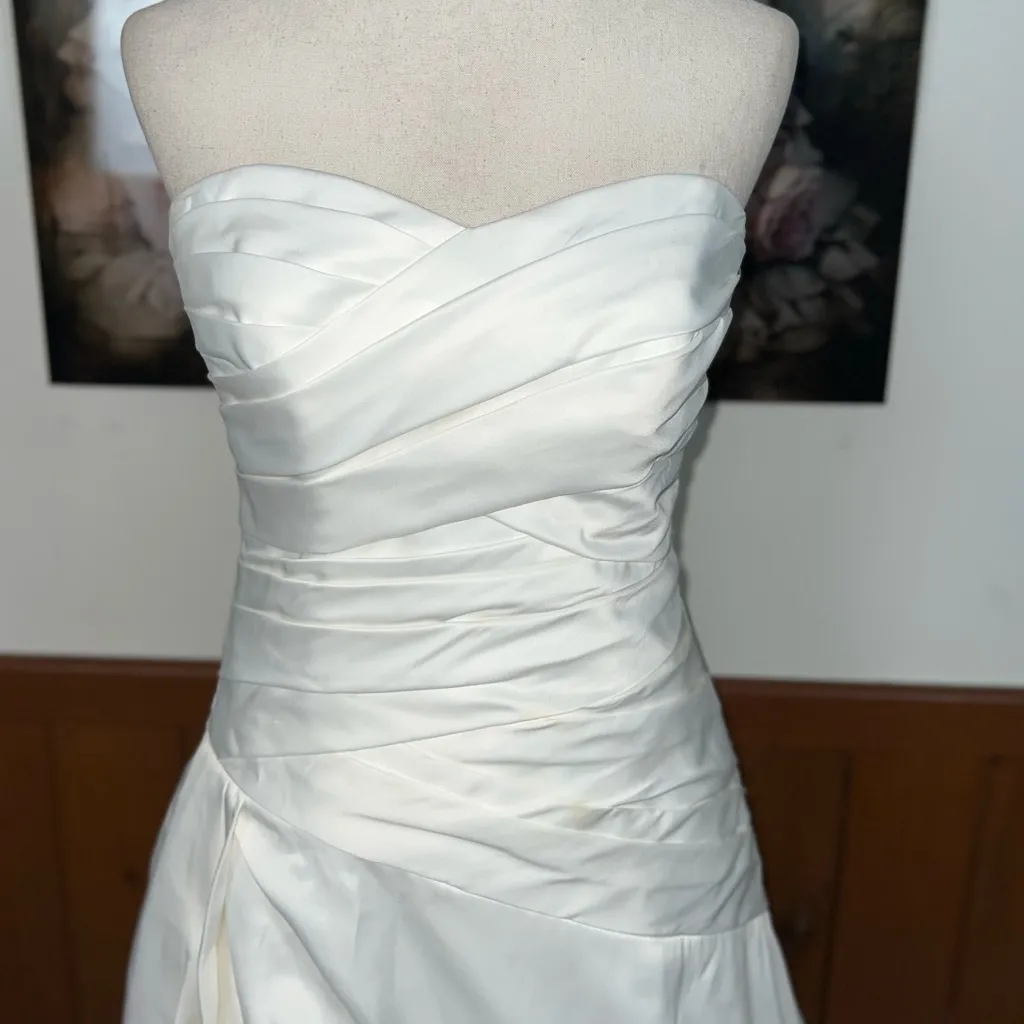Elegant David’s Bridal Strapless Satin Sweetheart Wedding Gown! - Image 3