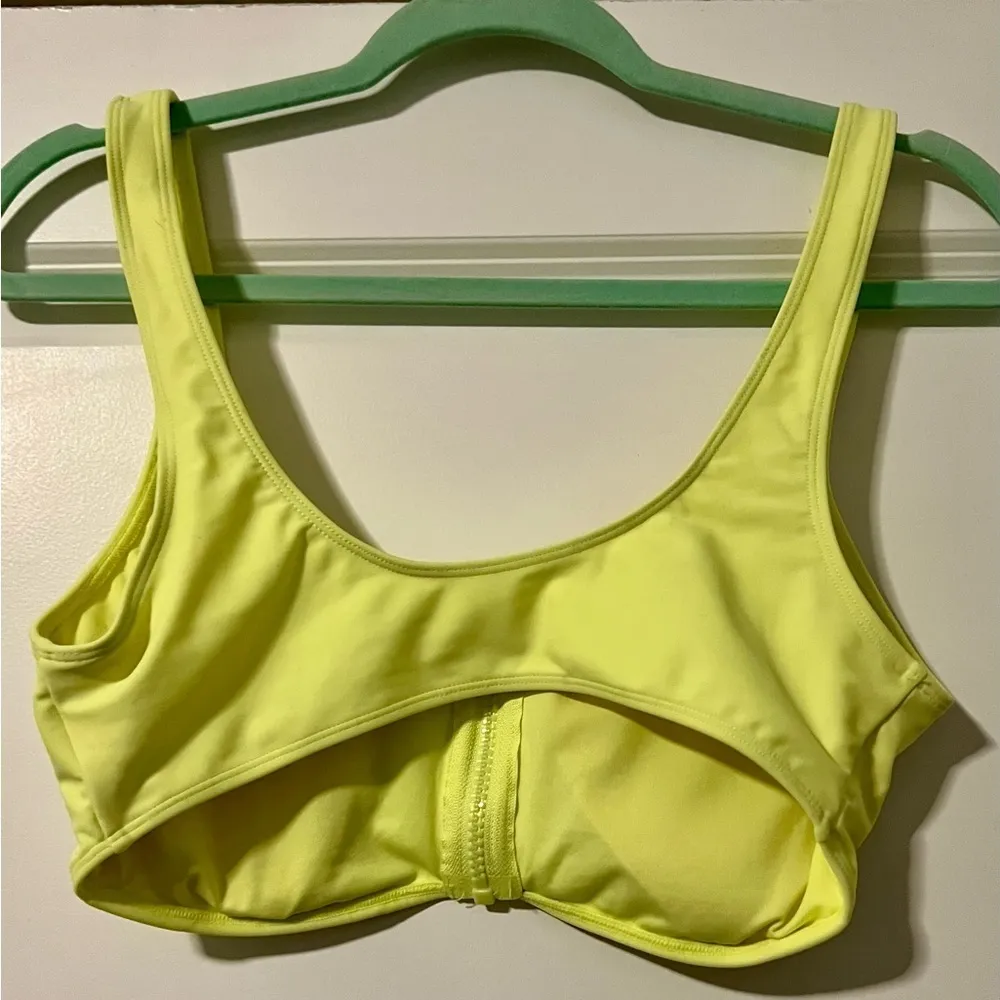 Forever 21 Neon green strappy sporty crop tank top with an open back for summer - Image 3