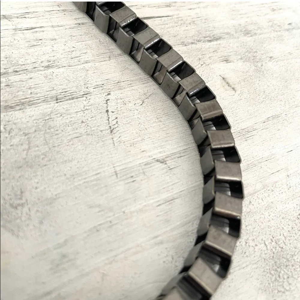 Dark grey square link necklace - Image 5