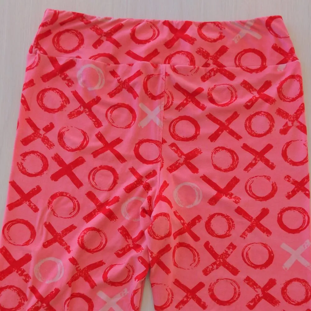 LuLaRoe Leggings in Valentine's Day (XOXO) Print – Tall & Curvy – GUC - Image 5
