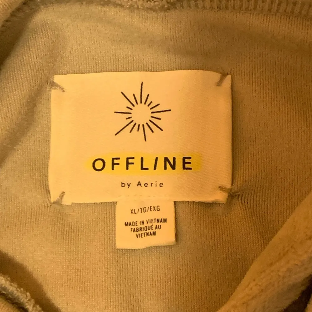 OFFLINE by Aerie Cropped Hoodie XL Light Gray/ Silver Long Sleeve Thumb Holes - Image 2
