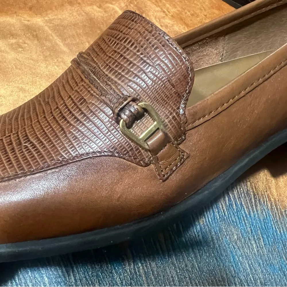 Naturalizer Brown Leather Loafers slip ons size 6.5 gold embellished Made Brazil - Image 2