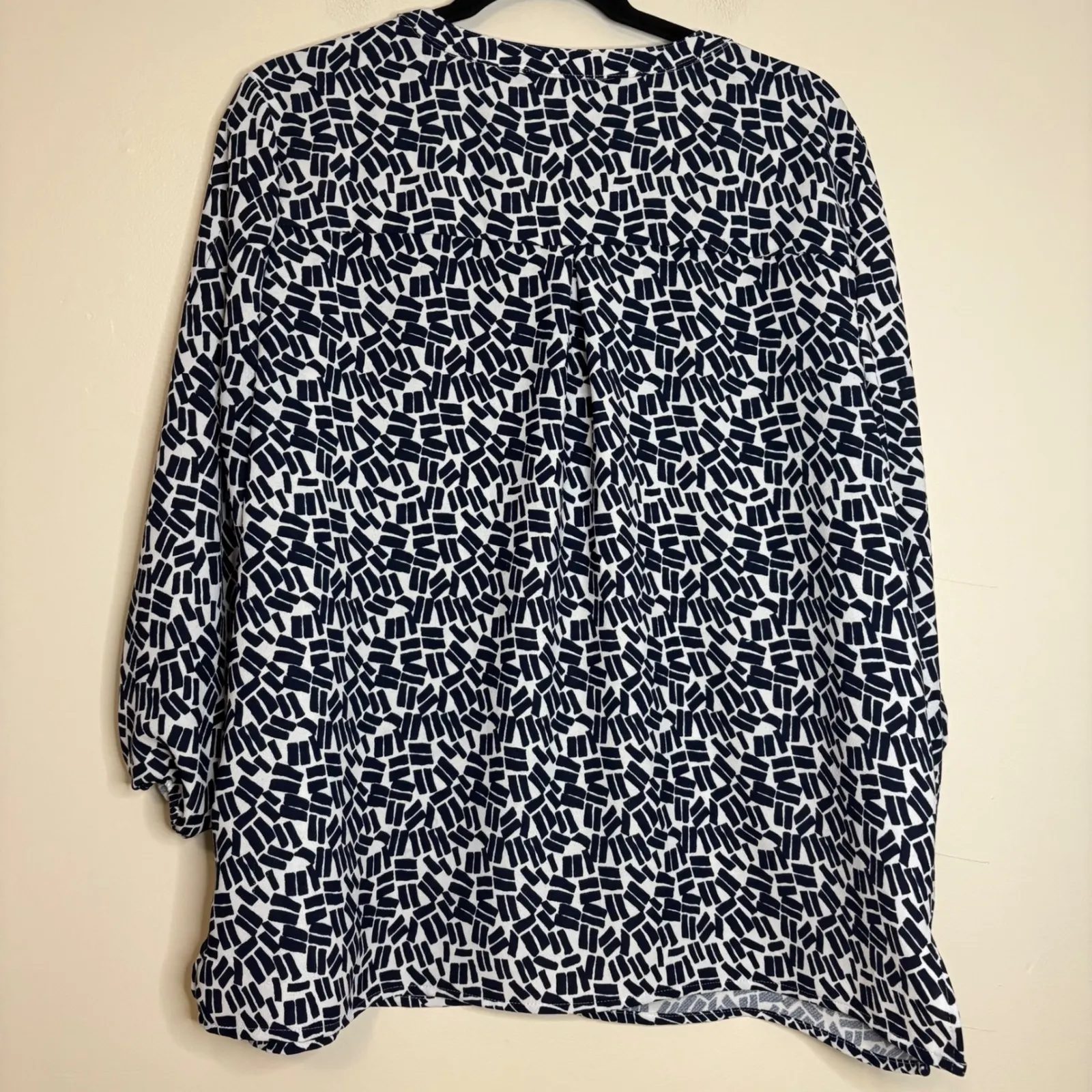 Chicos Womens Blouse‎ Size 2 Abstract Print 3/4 Sleeve V Neck Pullover - Image 4