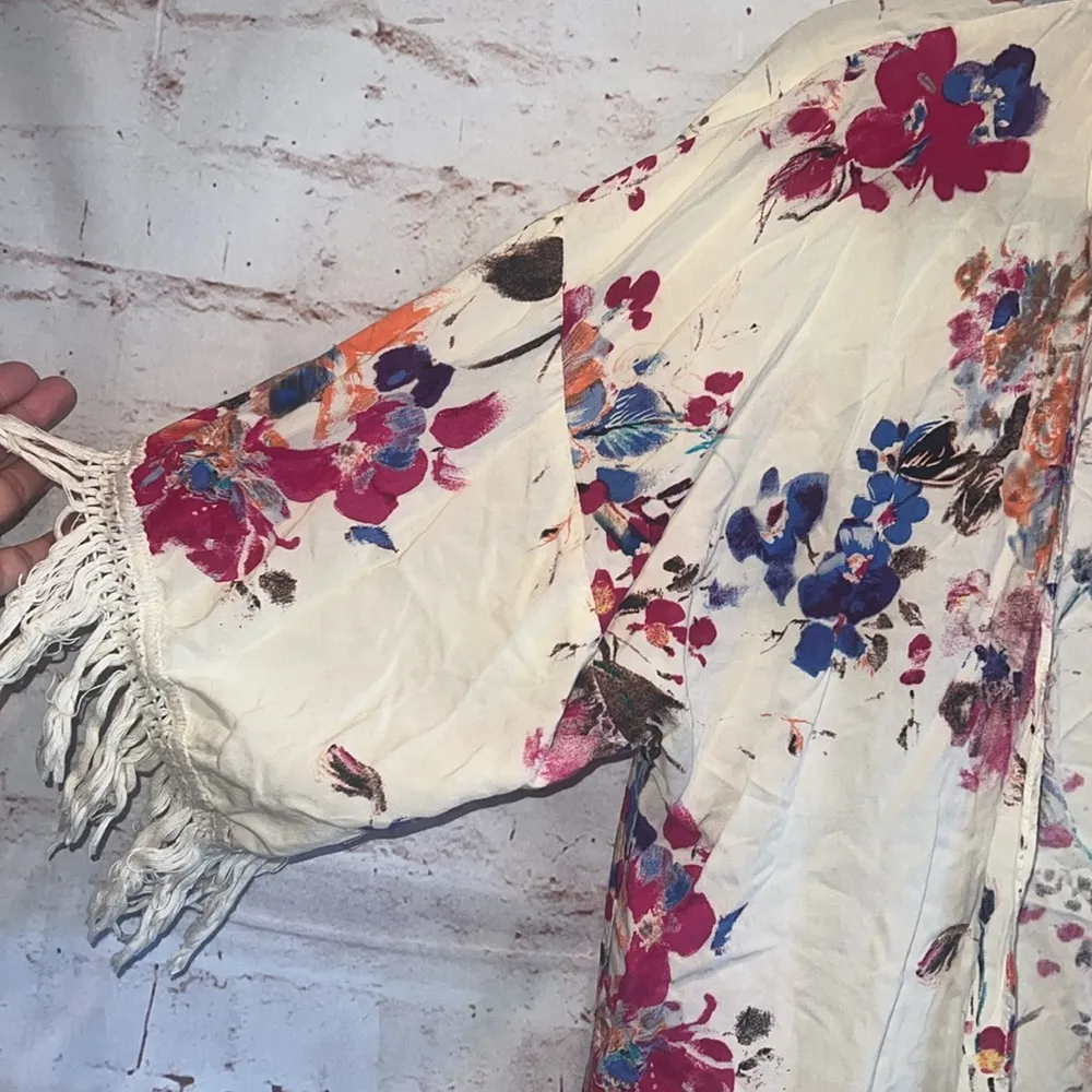 Umgee Shirt Womens Small White Floral Fringe Hem Kimono Layer Boho Cardigan - Image 6