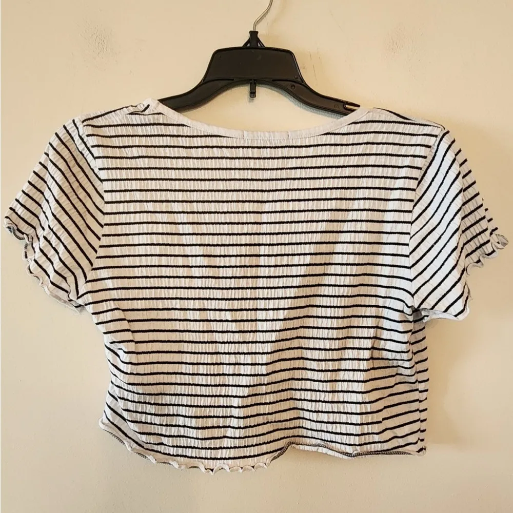 Ambiance Apparel Womens Short Sleeve cropped top stripped shirt size large - Image 2