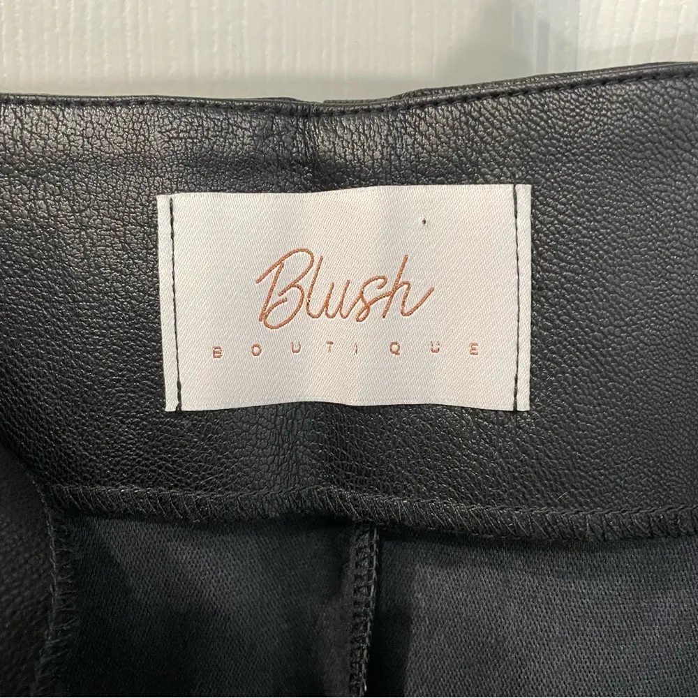 Blush Boutique Black Faux Leather Mini Skirt Women’s Size L - Image 4