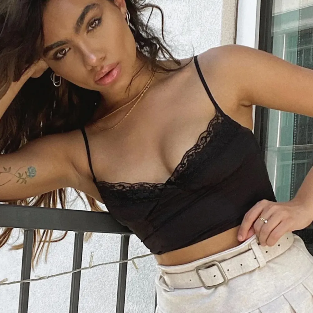 Princess Polly | Old School Love Crop - Image 5