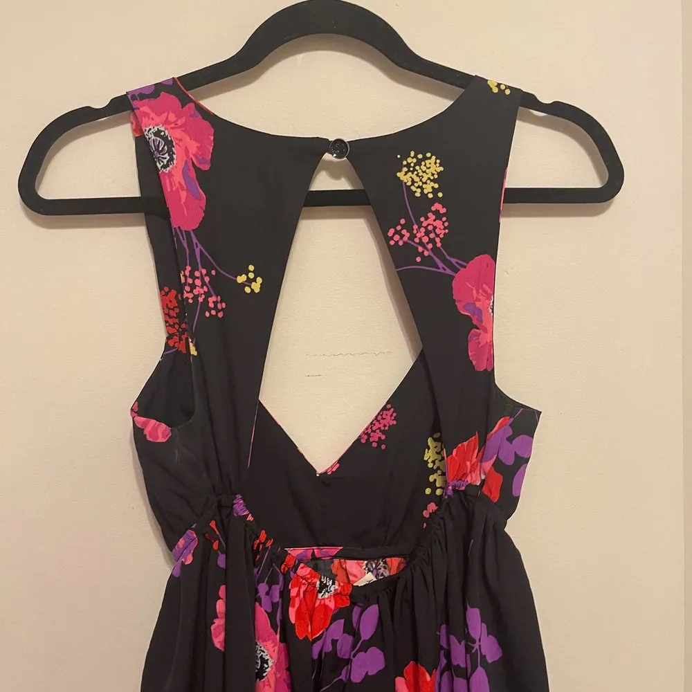 Love Seeker Black Floral Open Back Dress Size Medium - Image 6