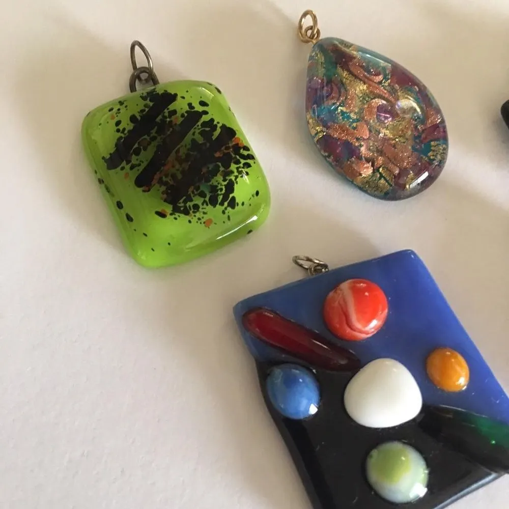 Lot Of 5 Women's Costume Pendants / Charms Mix Variety Glass Etc.. - Image 3