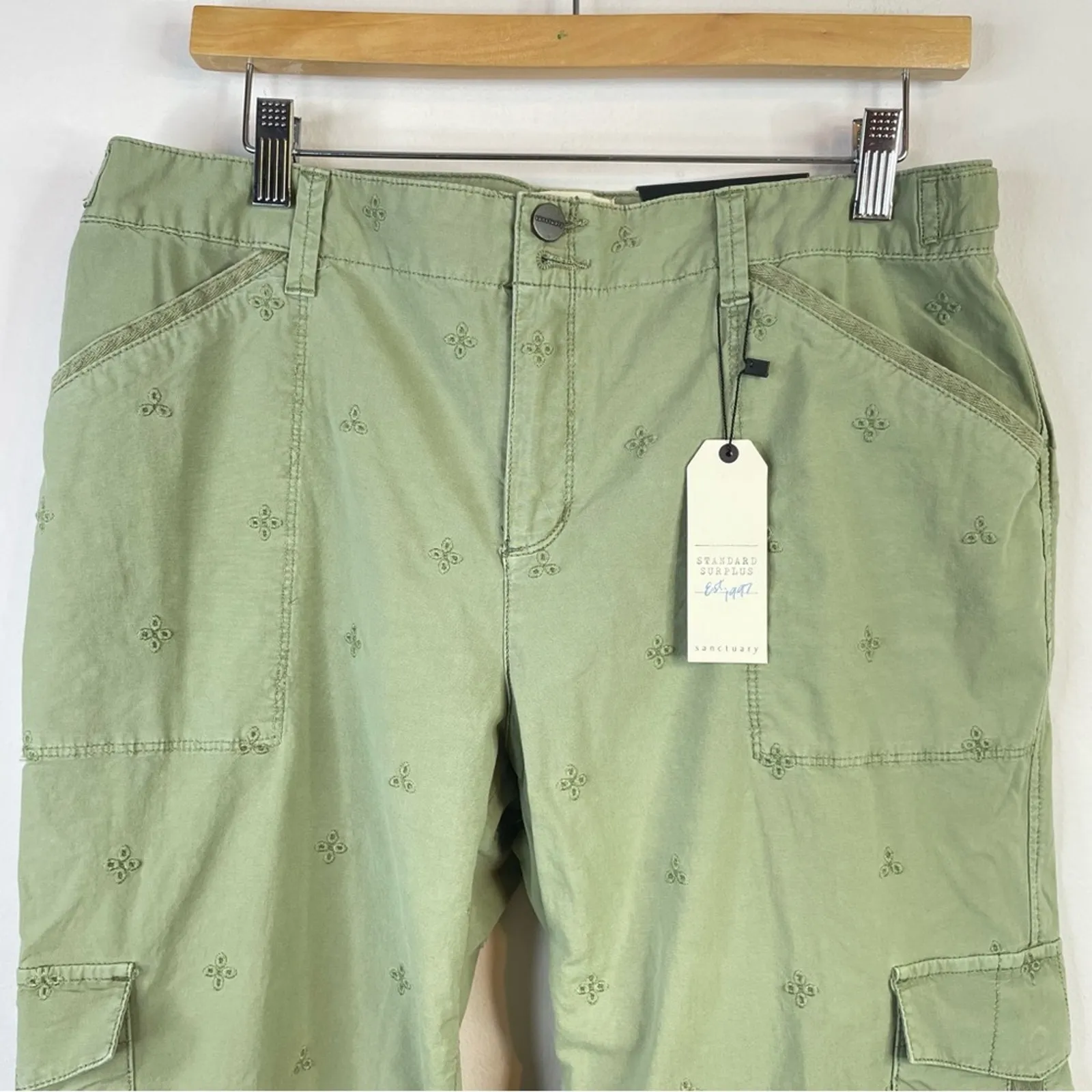 Sanctuary Surplus Olive Army Green Eyelet Cargo Cropped Utility pants 31 new - Image 3