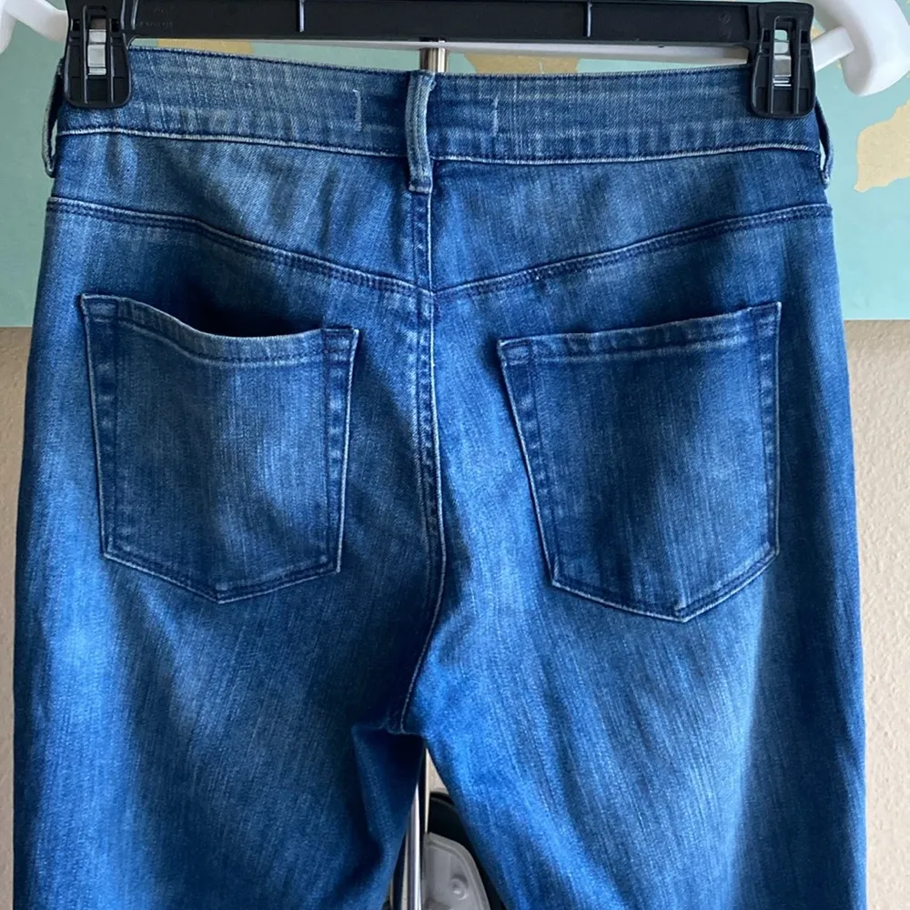 Bullhead size 5 High Rise Skinniest cut dark wash distressed blue jeans - Image 6